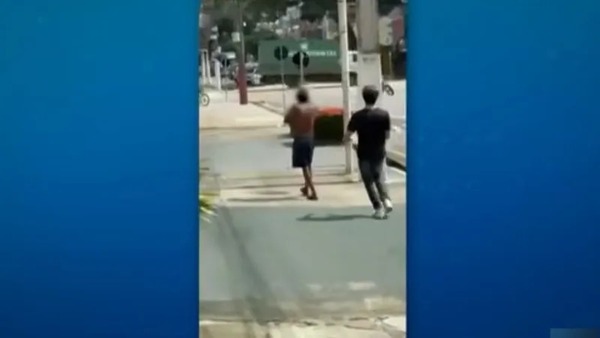 Alunos são afastados de universidade após atacarem homem com arma de choque