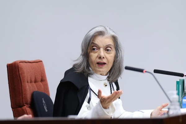Cármen Lúcia defende independência do Judiciário e Código de Conduta