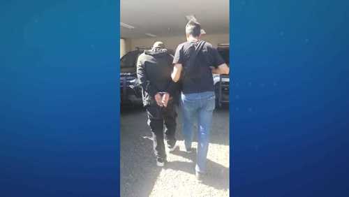 Homem mata a mãe, decepa dedo para roubar dinheiro e é preso no velório