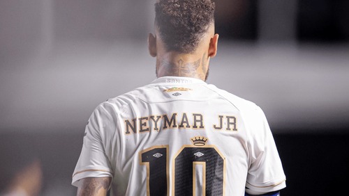 Após discutir com torcedor do Santos, Neymar manda recado a críticos