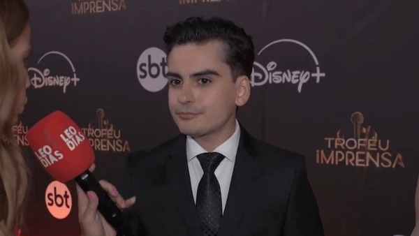 Dudu Camargo volta ao SBT após boatos de fezes no camarim: "Gratificante"