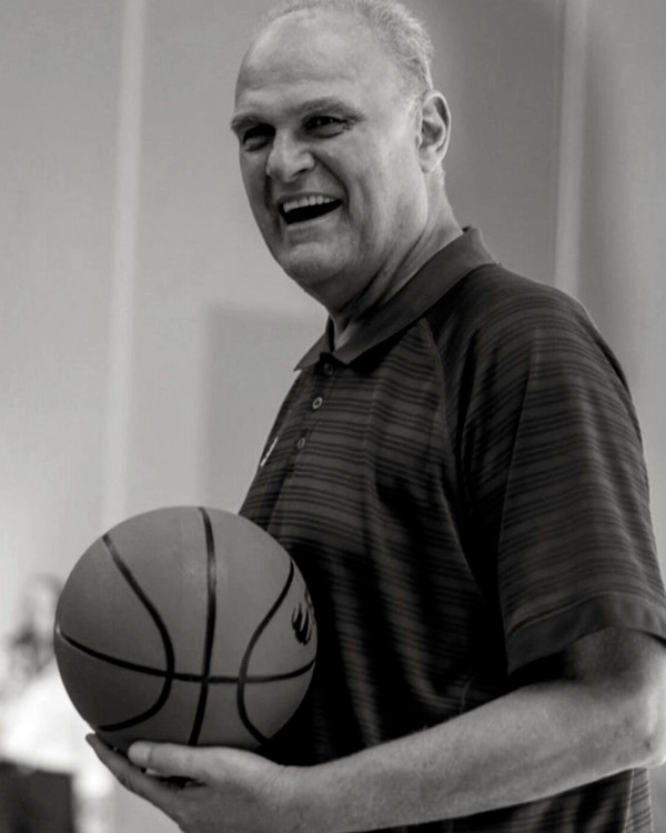 Morre Oscar Schmidt, maior jogador da história do basquete brasileiro