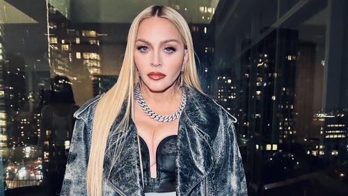 Madonna oferece recompensa para quem recuperar figurino levado do Coachella