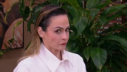 Ana Paula se choca com beijo de Jordana e Jonas: 'Negócio esquentou'