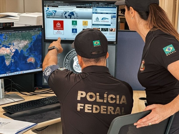 PF retira credencial de agente dos EUA após expulsão de delegado brasileiro