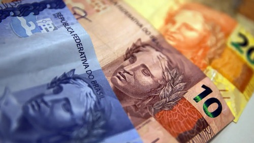 Aposentados e pensionistas do INSS começam a receber 13º nesta sexta