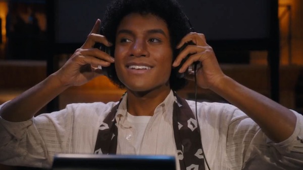 Estreia do filme de Michael Jackson é marcada por briga em cinema do Brasil