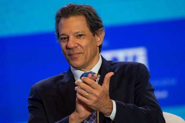 Haddad chama Flávio de 'Bolsonarinho' e contesta discurso antissistema dele