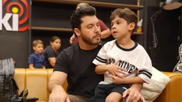 Murilo Huff mostra bastidores de ensaio ao lado do filho, Léo; veja