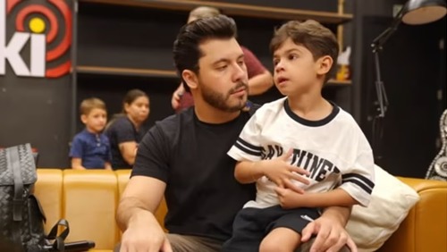 Murilo Huff mostra bastidores de ensaio ao lado do filho, Léo; veja