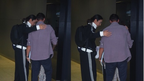 Ivete Sangalo é recebida pelo ex-marido, Daniel Cady, ao chegar de viagem