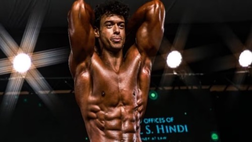 Filho de Xanddy e Carla Perez celebra vitória em campeonato de fisiculturismo
