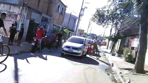 Policiais disfarçados filmam 'drive-thru' do tráfico no interior de SP