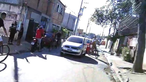 Policiais disfarçados filmam 'drive-thru' do tráfico no interior de SP