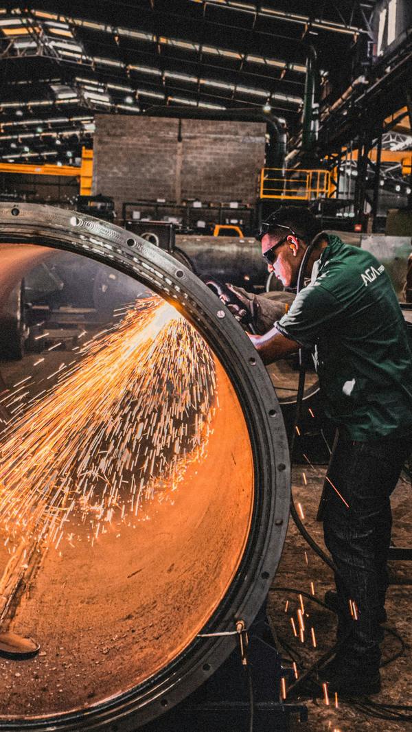 Indústria nacional varia 0,1% em março e acumula alta de 3,1% em 2026