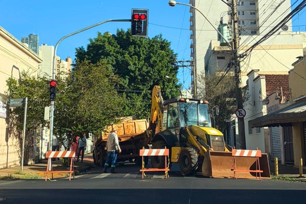 Prefeitura de Ribeirão Preto realiza manutenção emergencial em galeria de águas pluviais no Centro