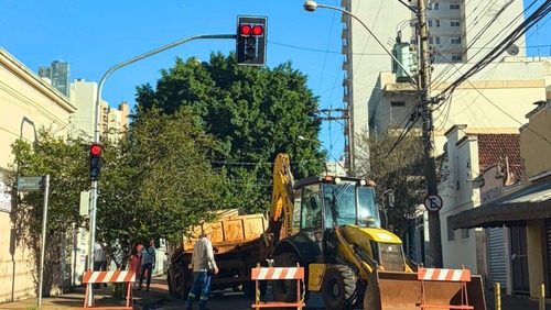Prefeitura de Ribeirão Preto realiza manutenção emergencial em galeria de águas pluviais no Centro