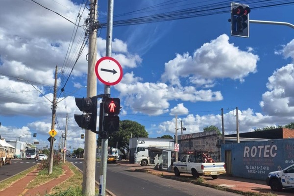 Novo semáforo entra em operação no Jardim Aeroporto