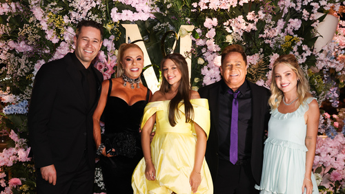 Neta de Leonardo faz 15 anos com festa de luxo e famosos