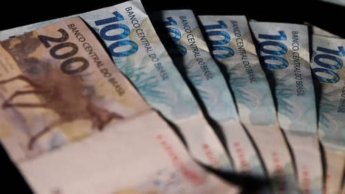 Segundo o IBGE, renda média das famílias chega a R$ 2.264 e é recorde em 2025