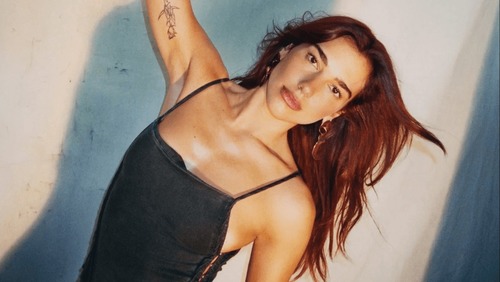 Dua Lipa processa Samsung em R$ 75 milhões por uso indevido de imagem