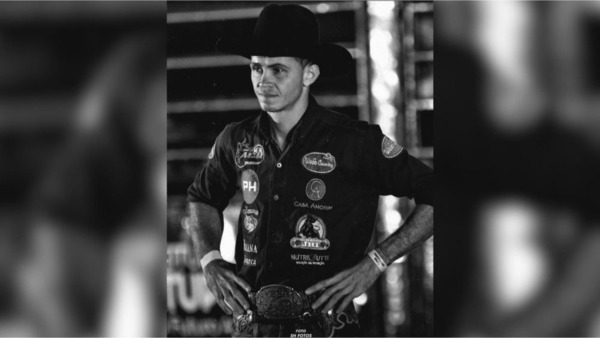 Peão morre pisoteado por touro durante rodeio em Votuporanga