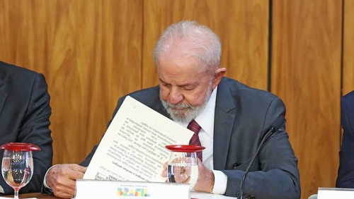 Lula veta lei que reconhece estágio como experiência profissional