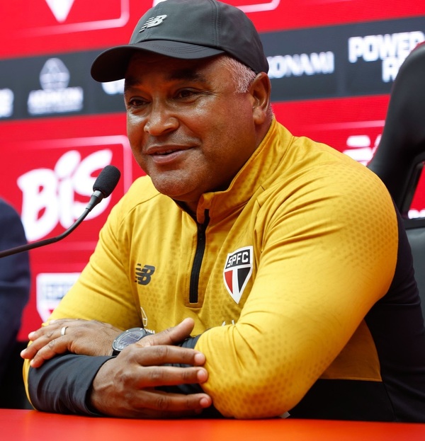 Presidente do São Paulo descarta demissão de Roger: "Não temos dinheiro"
