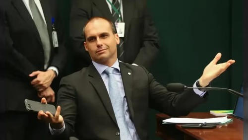 Contratos ligam Eduardo Bolsonaro à gestão financeira de filme sobre o pai