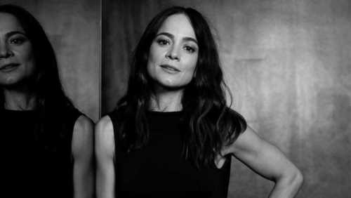 Alice Braga fala sobre atual namorada Renata Brandão: "É um novo amor"