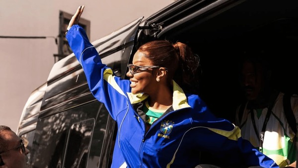 "Se eu não fosse cantora, seria jogadora de futebol", declara Ludmilla