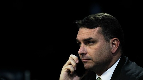 Flávio Bolsonaro confirma que encontrou Vorcaro após 1ª prisão de banqueiro