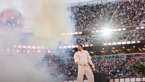 Bad Bunny se declara ao Brasil: 'Me apaixonei e só penso em quando voltar'