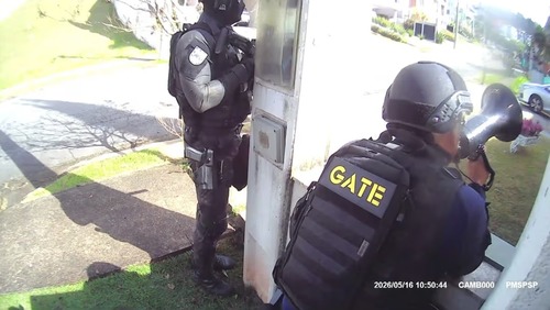 Homem em surto é preso pelo GATE após atirar em vizinha na Grande SP