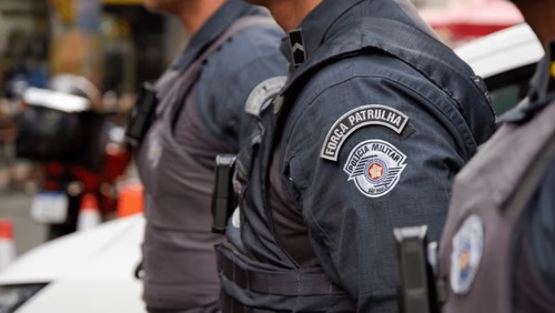 Mulher é presa após esconder cocaína em fralda de criança em SP