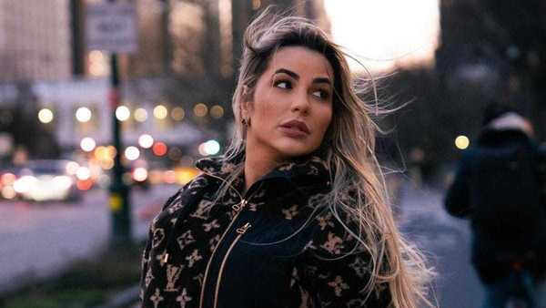 Deolane Bezerra: influencer já foi alvo de buscas e presa em 2024; relembre