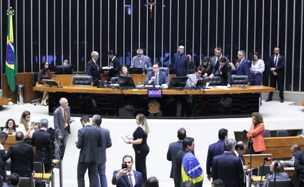 Congresso derruba veto de Lula e libera doações públicas no período pré-eleitoral