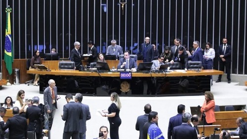 Congresso derruba veto de Lula e libera doações públicas no período pré-eleitoral