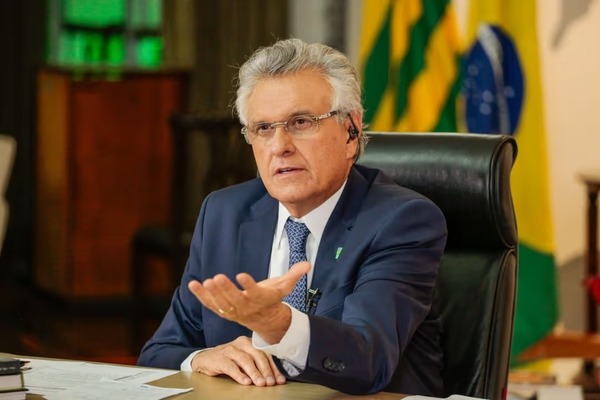 Caiado diz que explicações de Flávio Bolsonaro "não foram convincentes"