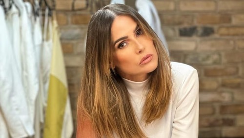 Deborah Secco conta que pediu vaga na TV para programas de Xuxa e Angélica