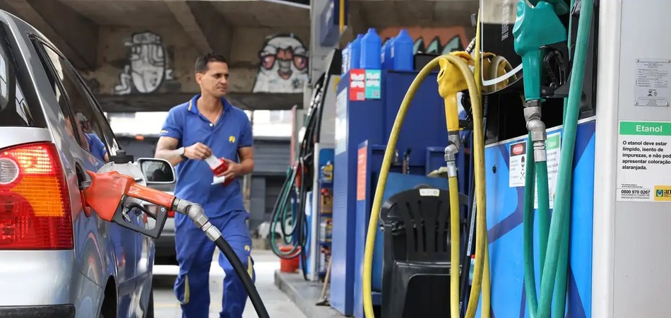 Governo fixa subvenção da gasolina em R$ 0,44 por litro