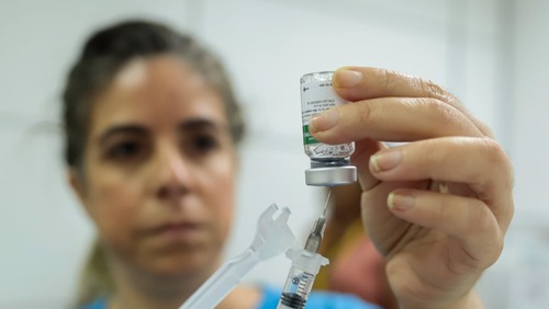 Vacinação contra gripe tem baixa procura enquanto casos sobem no País
