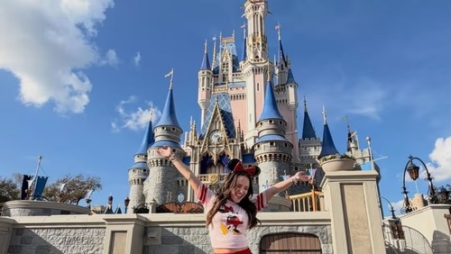 Larissa Manoela tem passe VIP para entrar na Disney; entenda