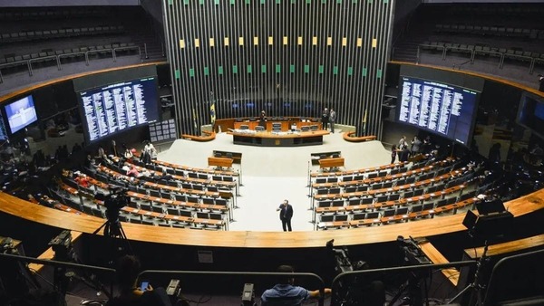 Comissão da Câmara aprova o fim da escala 6x1