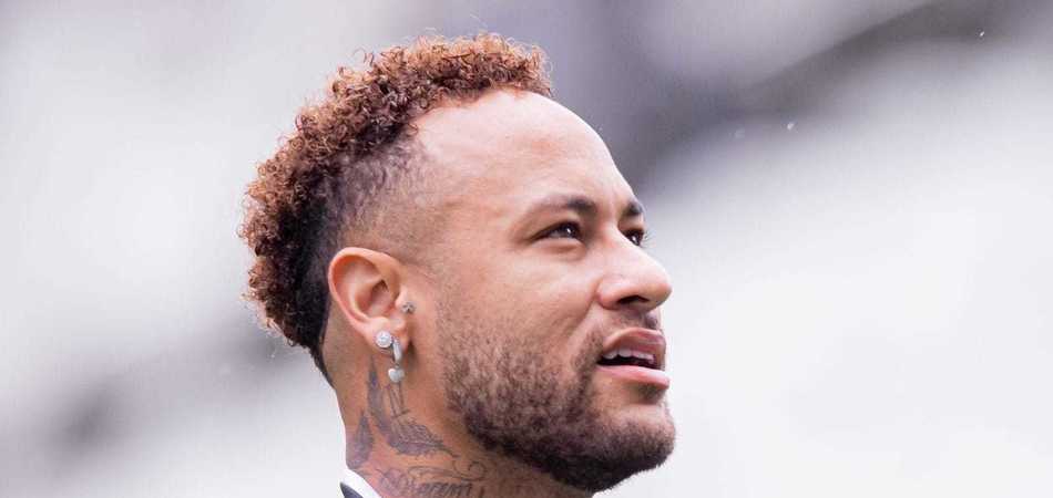 Exame aponta lesão muscular, e Neymar pode ficar até três semanas de fora
