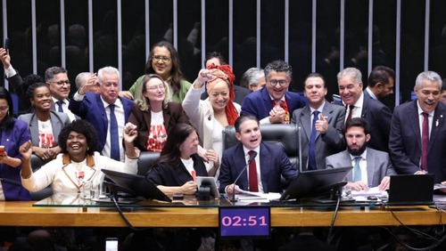 Câmara aprova, em dois turnos, PEC pelo fim da escala 6x1