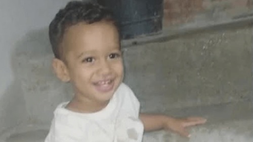 Bebê morre ao ter pescoço atingido por linha com cerol em MG