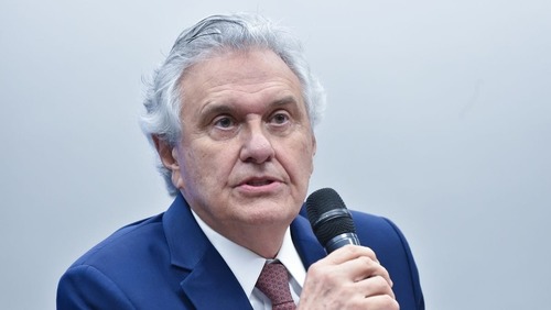 'Qualquer um sabe que Lula e Flávio serão os 1º colocados', diz Caiado sobre pesquisas
