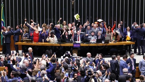 Saiba como votaram os deputados na PEC que acaba com a escala 6x1