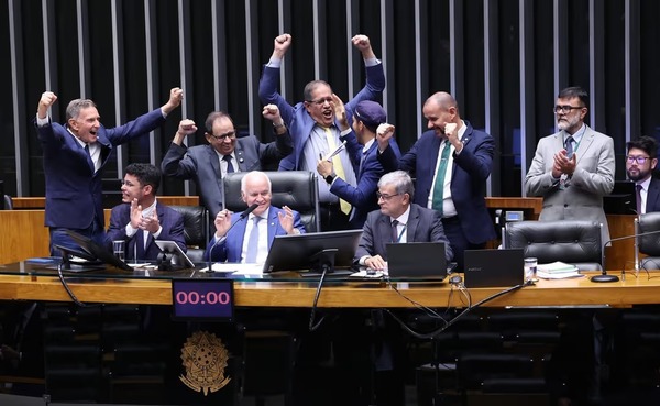Câmara aprova PEC que amplia isenção tributária para templos religiosos